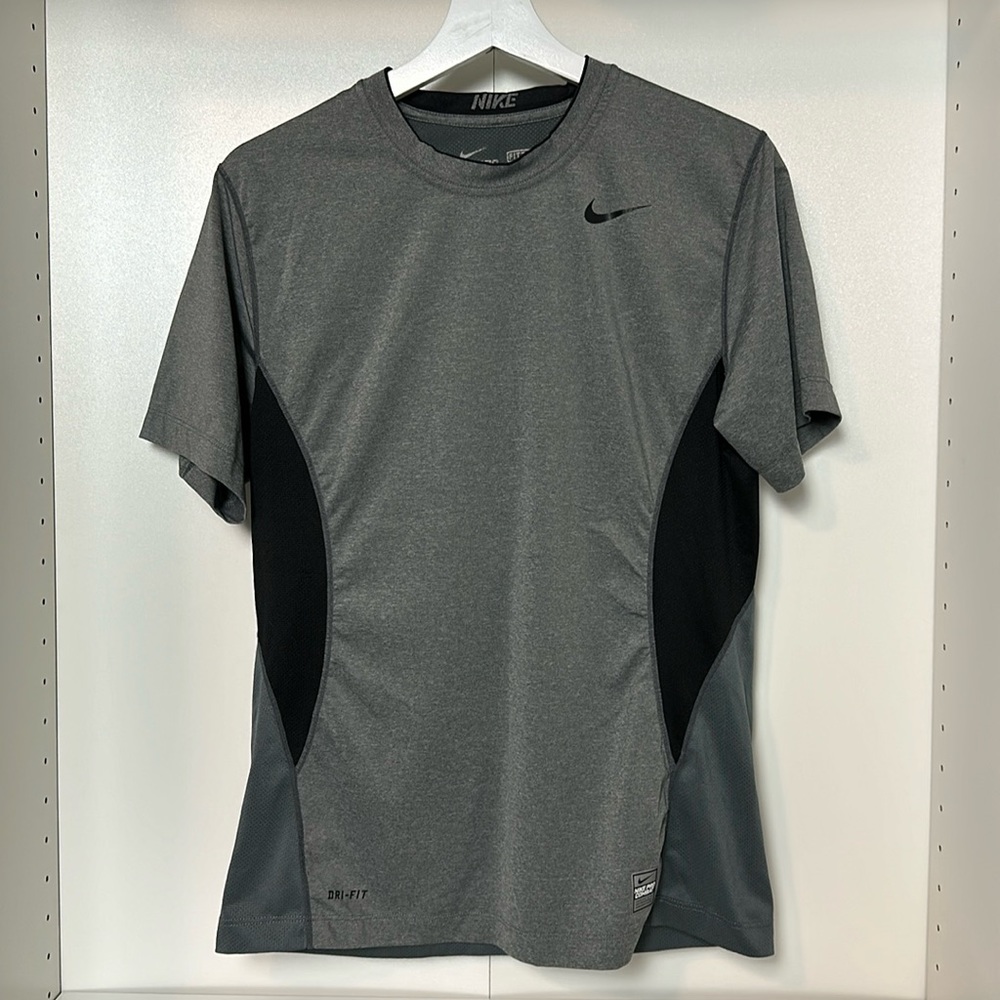 NIKE PRO COMBAT Short Sleeve Tee Men’s Size Medium